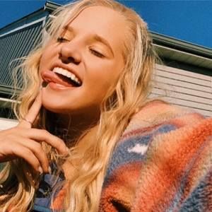 Meet your Posher, Olivia